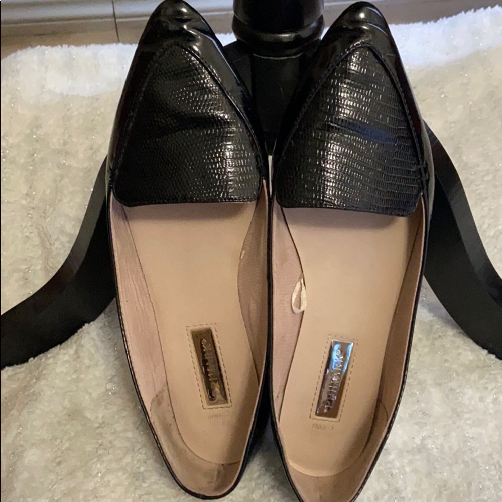 Black pointed flats